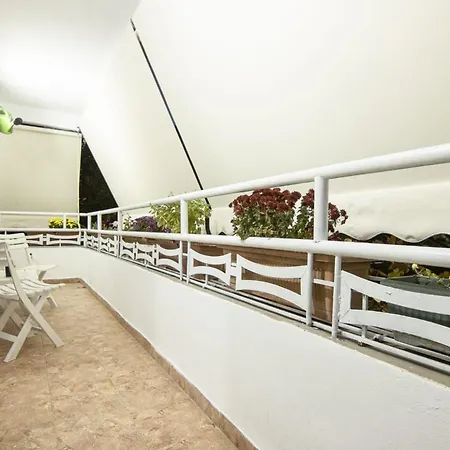 Dea's Center * ティラナ