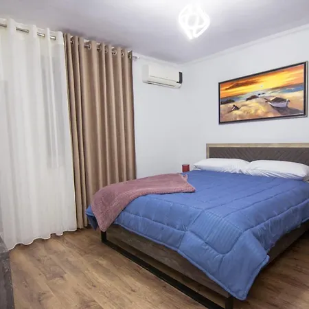 Dea's Center Apartment *