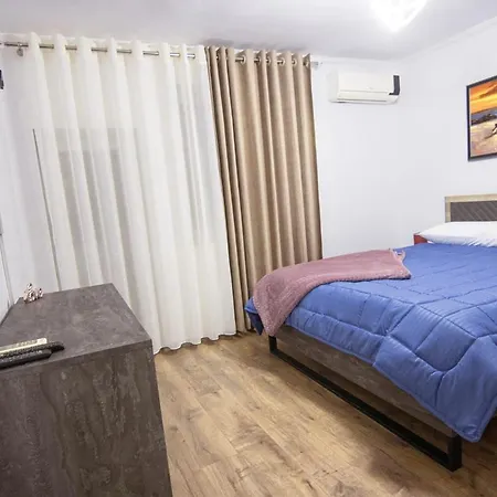 Dea's Center * ティラナ