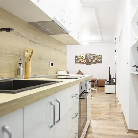 Dea's Center Apartment Tirana